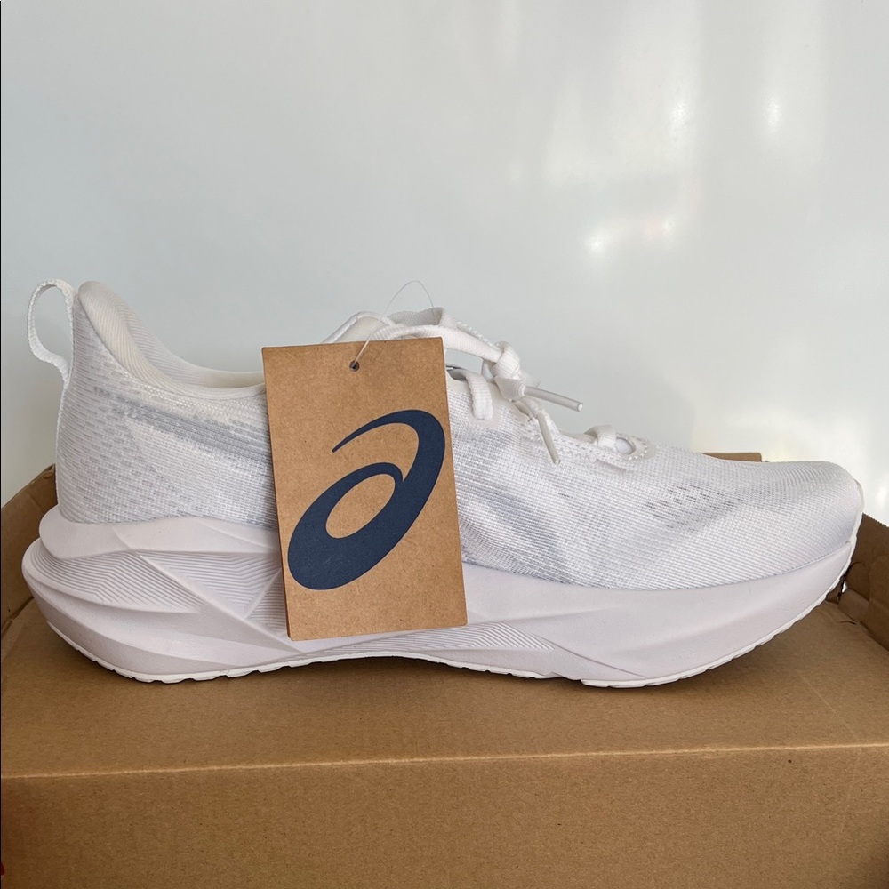 Asics NOVABLAST 5 Women’s US 8.5 NWT
